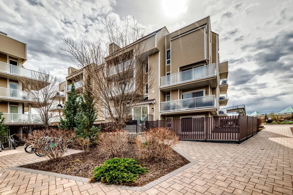 3727 42 Street NW Calgary AB T3A 2W3