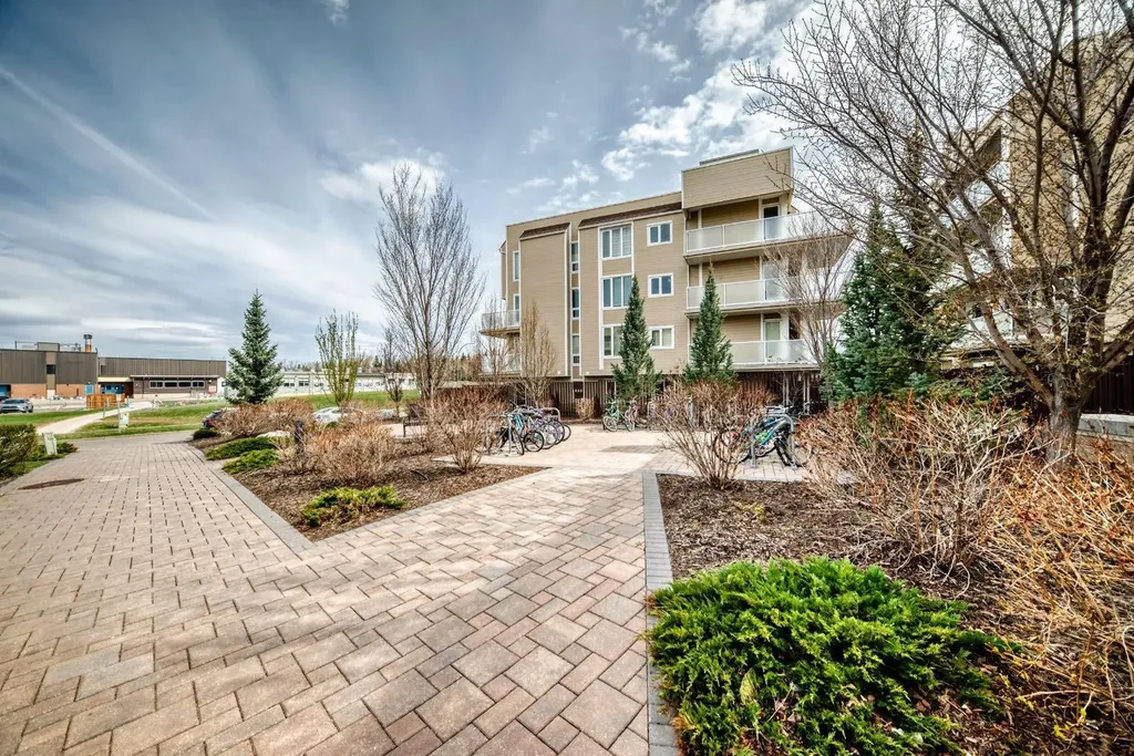 3727 42 Street NW Calgary AB T3A 2W3
