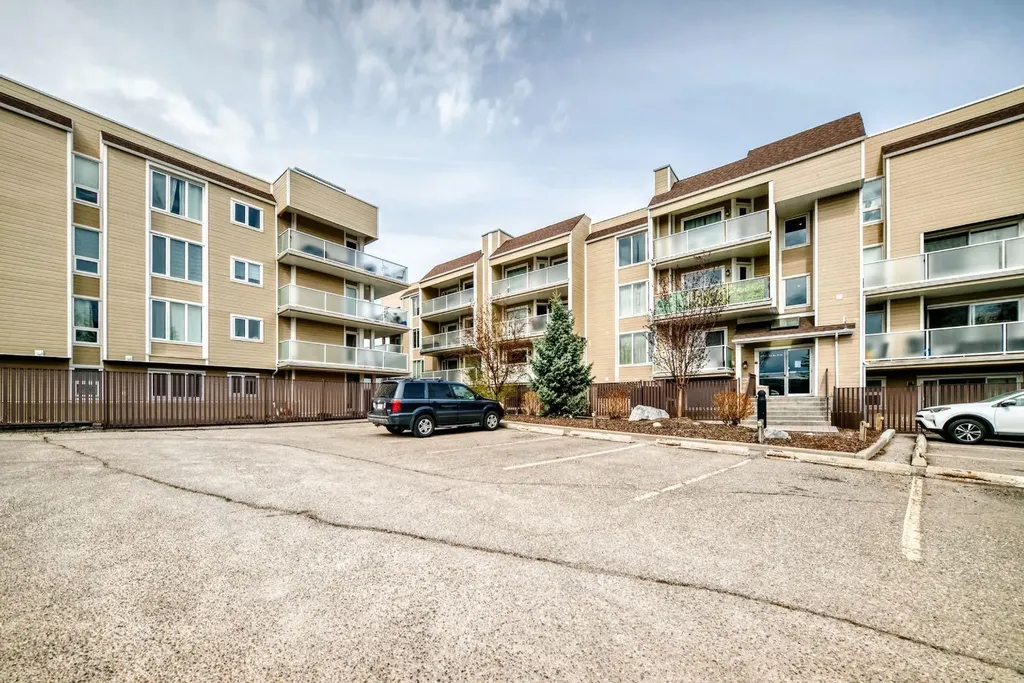 3727 42 Street NW Calgary AB T3A 2W3