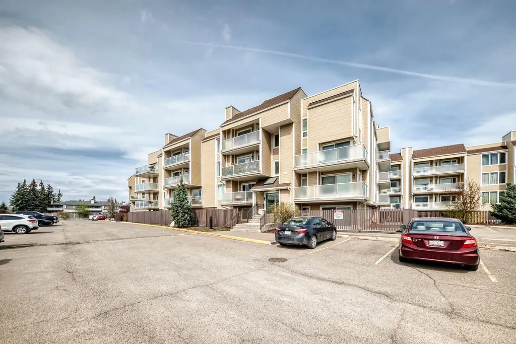 3727 42 Street NW Calgary AB T3A 2W3
