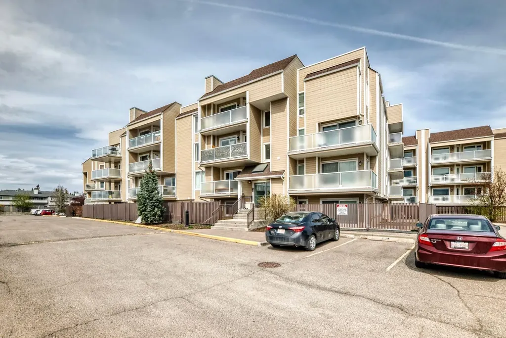 3727 42 Street NW Calgary AB T3A 2W3