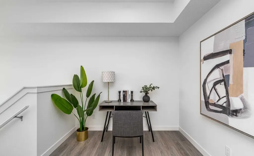 2117 81 Street SW Calgary AB T3H 6H5