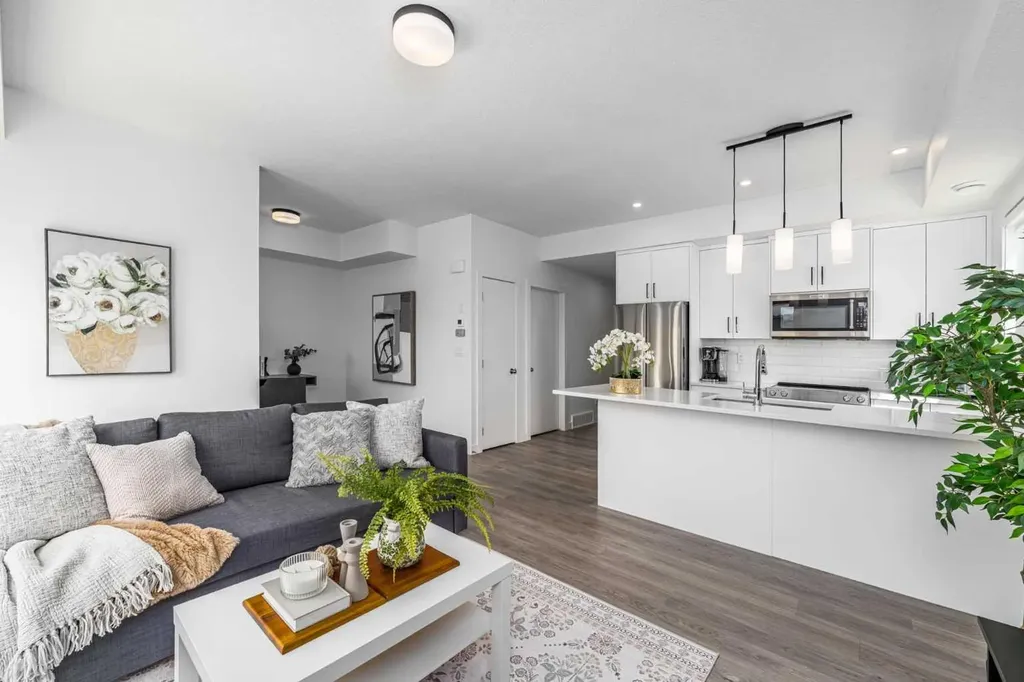 2117 81 Street SW Calgary AB T3H 6H5