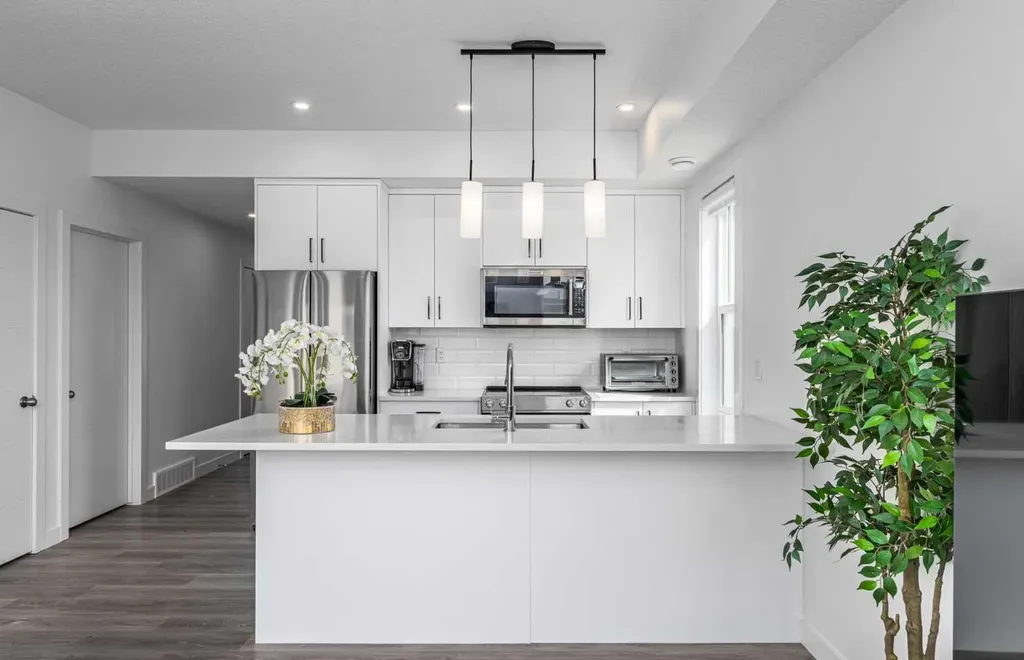 2117 81 Street SW Calgary AB T3H 6H5