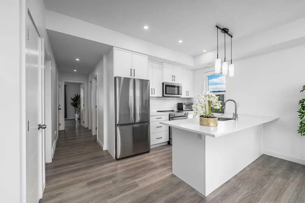 2117 81 Street SW Calgary AB T3H 6H5