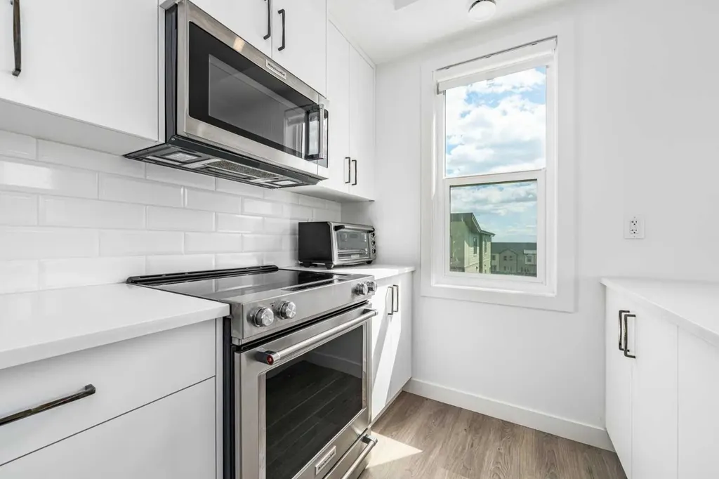 2117 81 Street SW Calgary AB T3H 6H5
