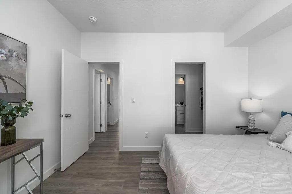 2117 81 Street SW Calgary AB T3H 6H5