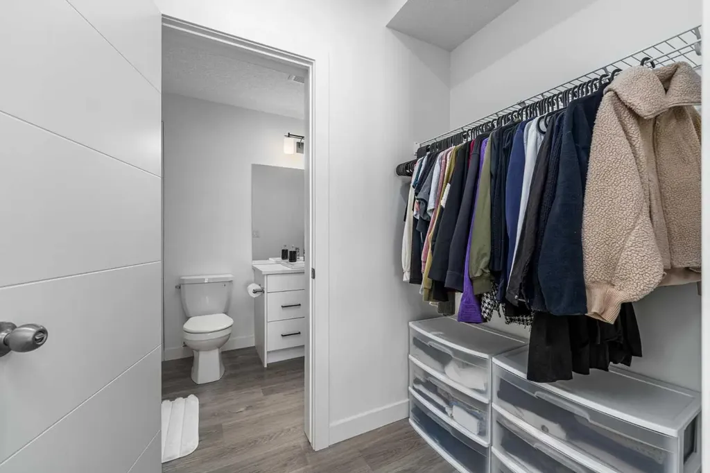 2117 81 Street SW Calgary AB T3H 6H5