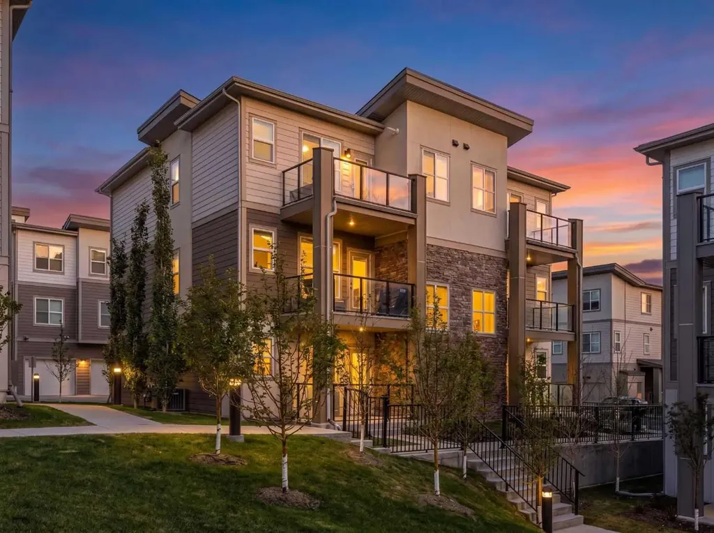 2117 81 Street SW Calgary AB T3H 6H5