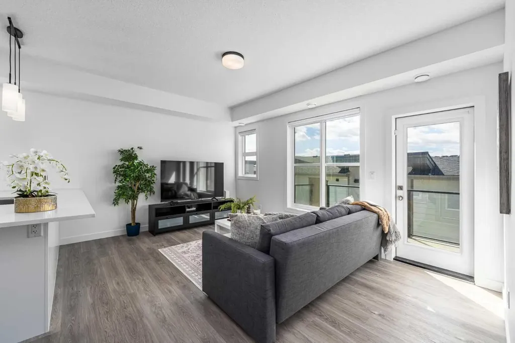 2117 81 Street SW Calgary AB T3H 6H5