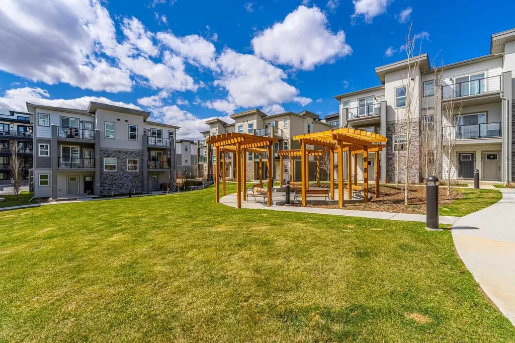 2117 81 Street SW Calgary AB T3H 6H5