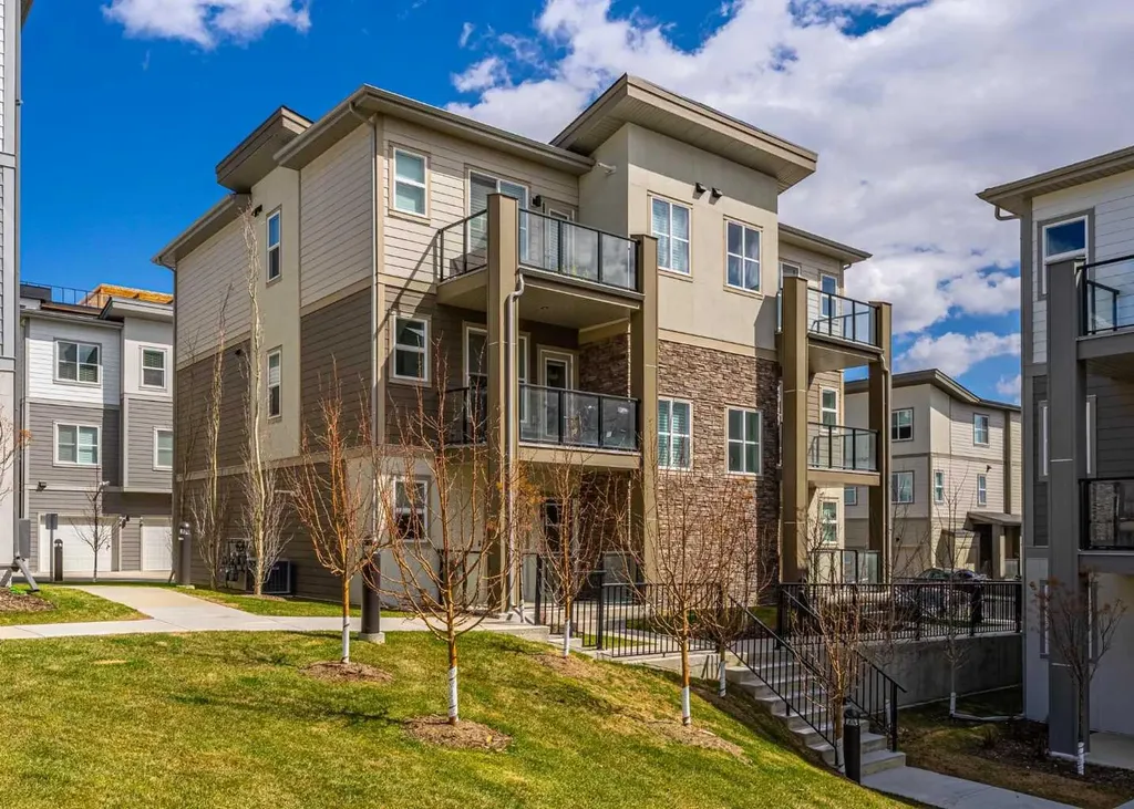 2117 81 Street SW Calgary AB T3H 6H5