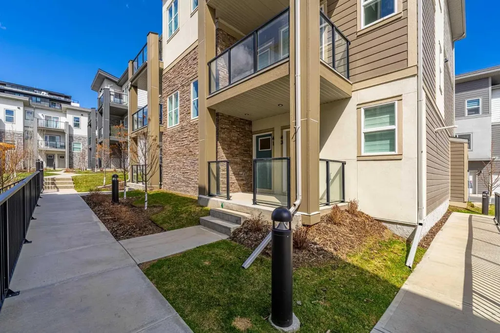 2117 81 Street SW Calgary AB T3H 6H5