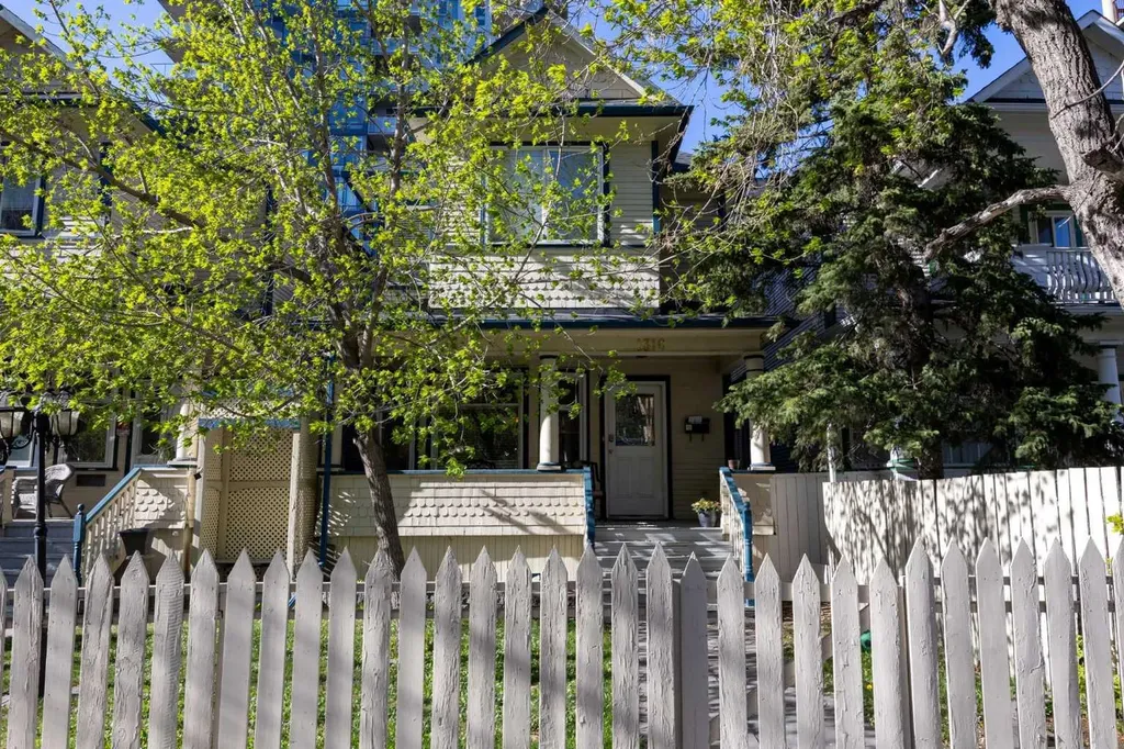 1316 15 Avenue SW Calgary AB T3C 0X7