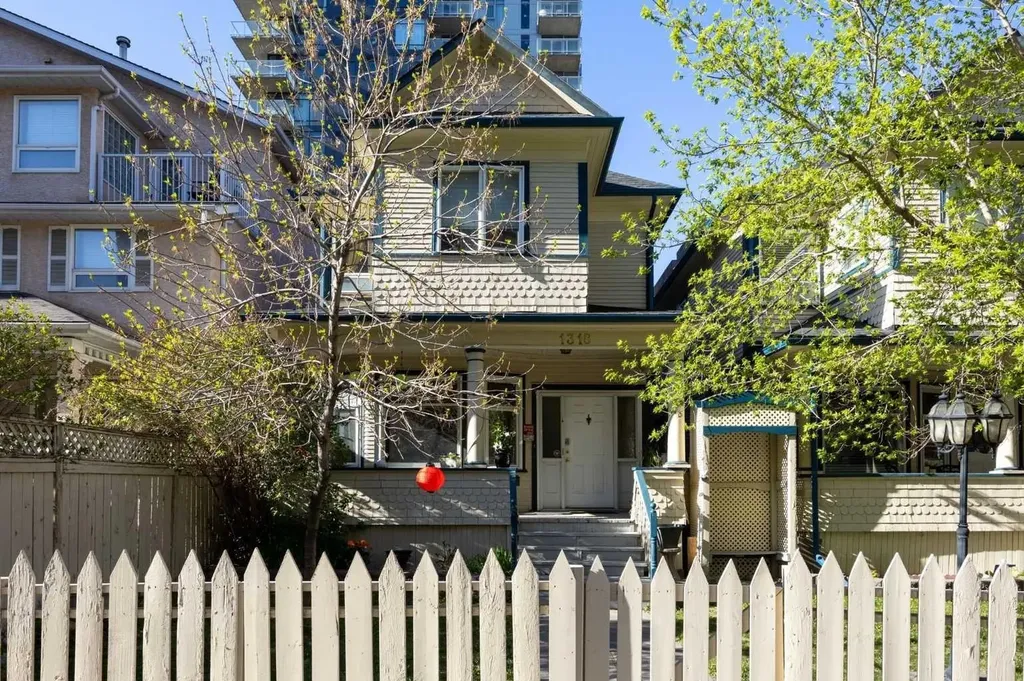 1316 15 Avenue SW Calgary AB T3C 0X7