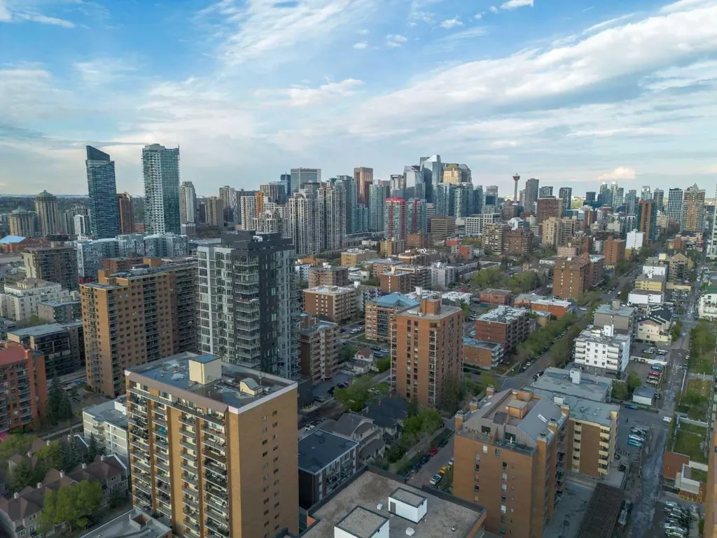 1318 15 Avenue SW Calgary AB T3C 0X7