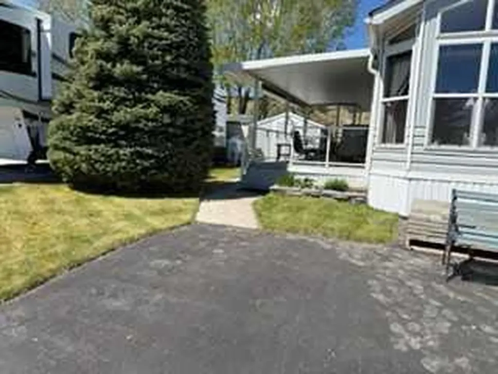 370165 79 Street E Aldersyde AB T0L 0A0