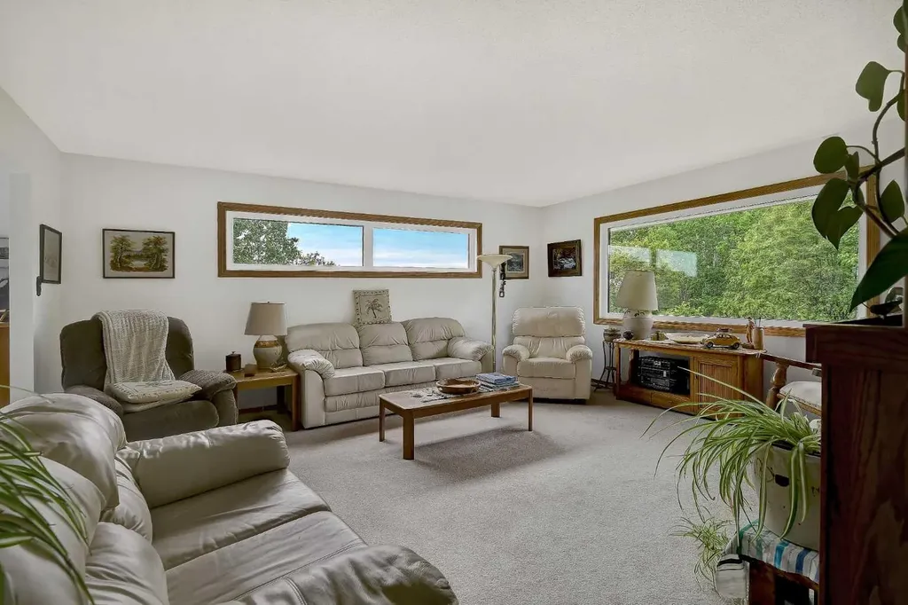 710 8th Avenue W Beaverlodge AB T0H 0C0