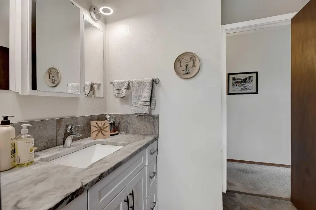 710 8th Avenue W Beaverlodge AB T0H 0C0