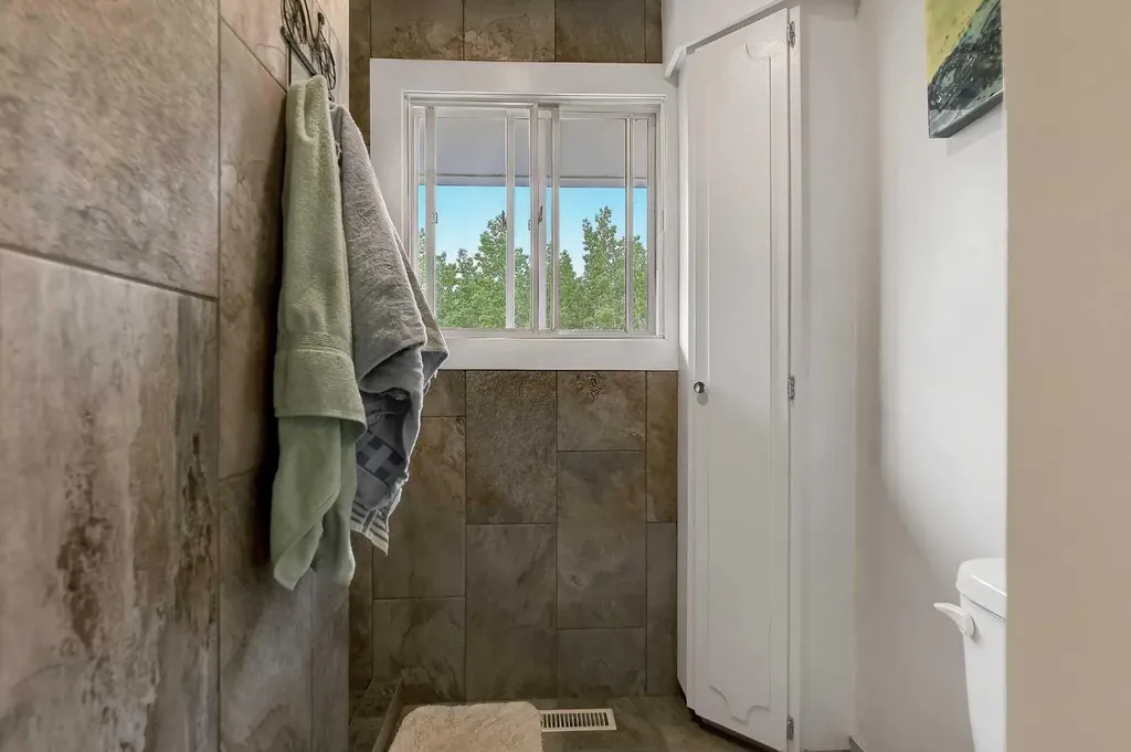 710 8th Avenue W Beaverlodge AB T0H 0C0