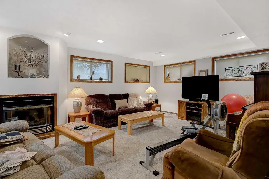 710 8th Avenue W Beaverlodge AB T0H 0C0