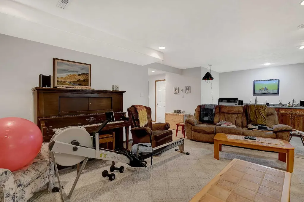 710 8th Avenue W Beaverlodge AB T0H 0C0