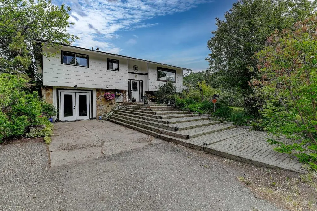 710 8th Avenue W Beaverlodge AB T0H 0C0
