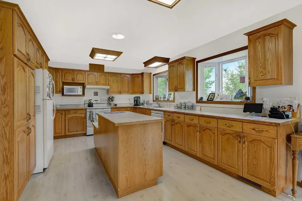710 8th Avenue W Beaverlodge AB T0H 0C0