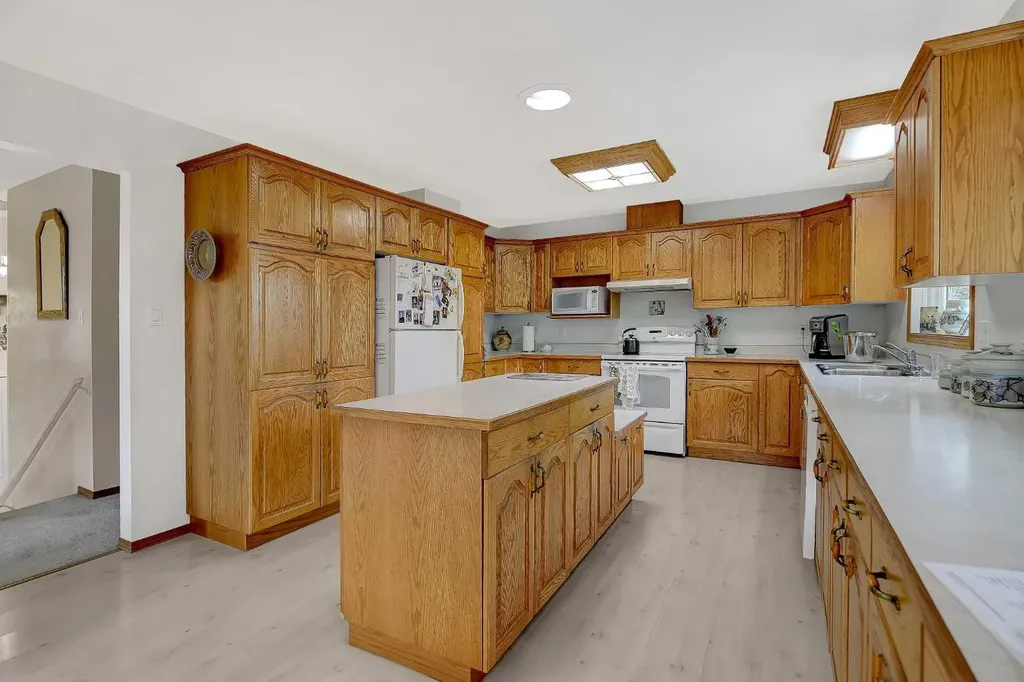 710 8th Avenue W Beaverlodge AB T0H 0C0