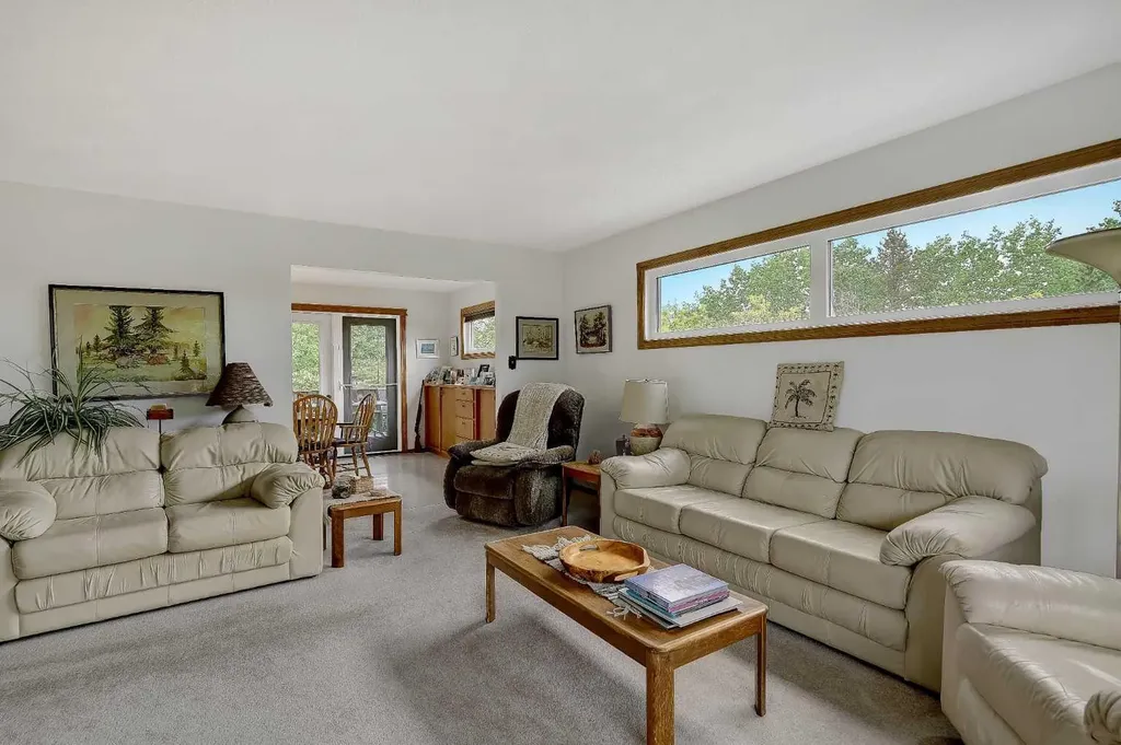 710 8th Avenue W Beaverlodge AB T0H 0C0