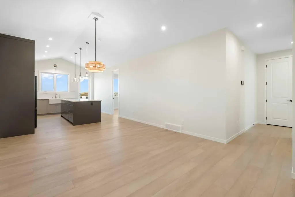 147 Marmot Grove NW Calgary AB T3R 2G4