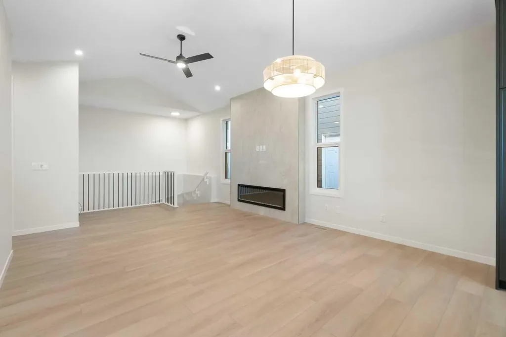 147 Marmot Grove NW Calgary AB T3R 2G4