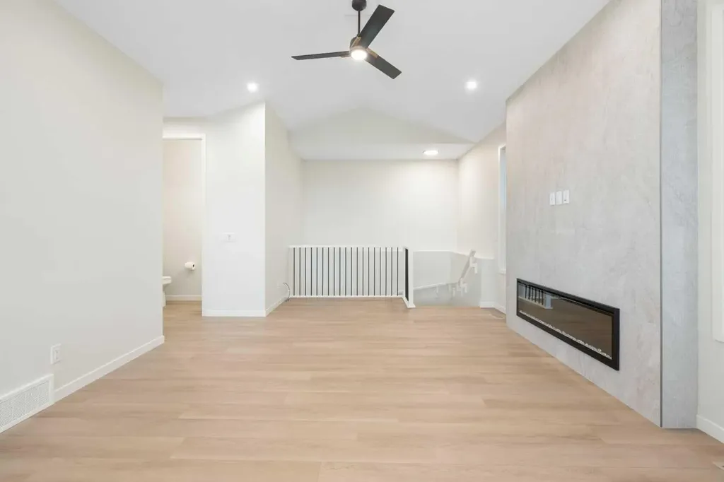 147 Marmot Grove NW Calgary AB T3R 2G4