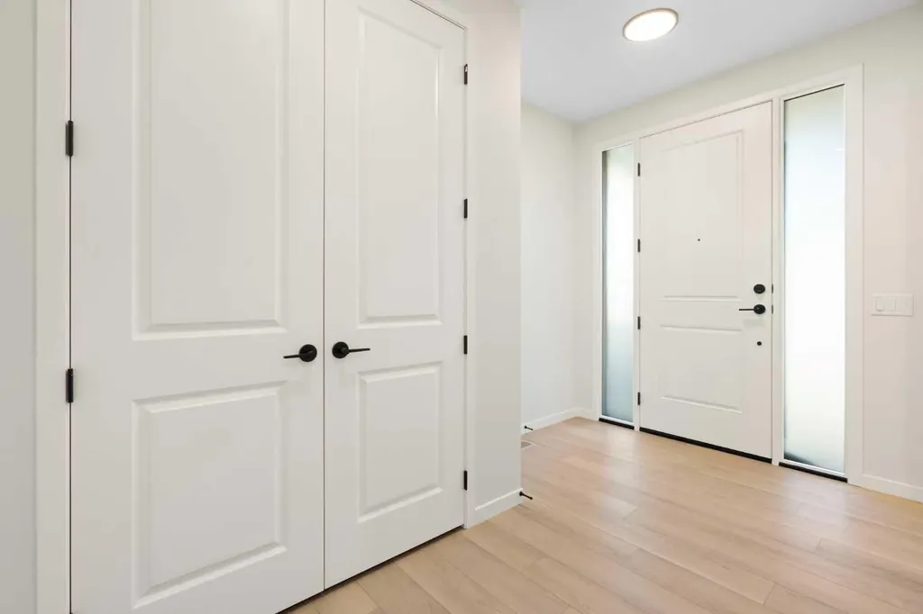 147 Marmot Grove NW Calgary AB T3R 2G4