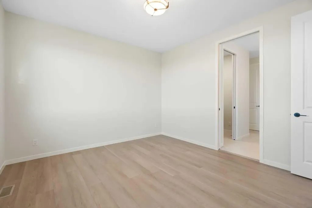147 Marmot Grove NW Calgary AB T3R 2G4
