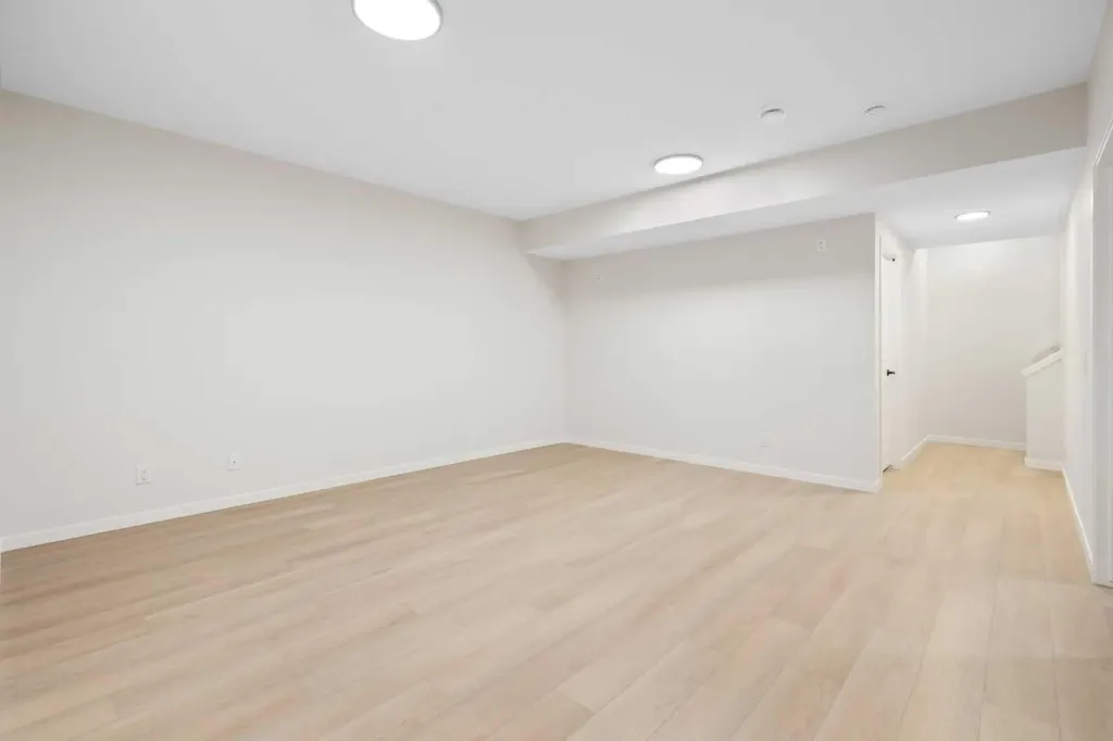 147 Marmot Grove NW Calgary AB T3R 2G4