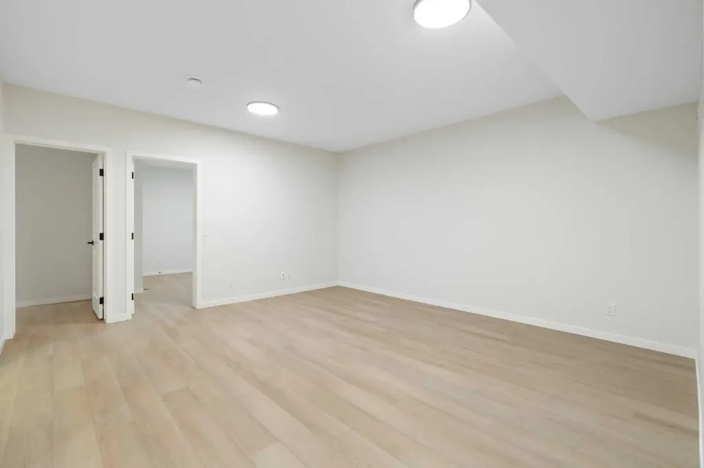 147 Marmot Grove NW Calgary AB T3R 2G4
