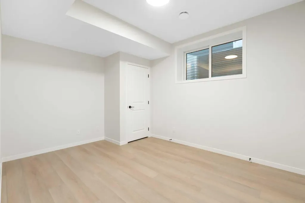 147 Marmot Grove NW Calgary AB T3R 2G4