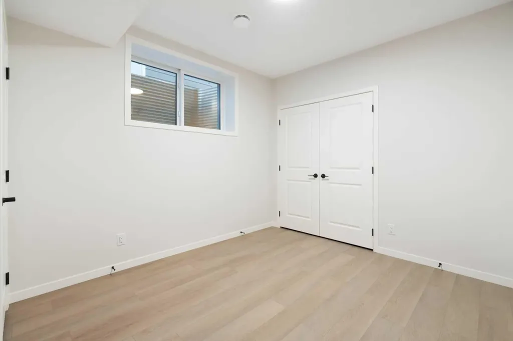 147 Marmot Grove NW Calgary AB T3R 2G4