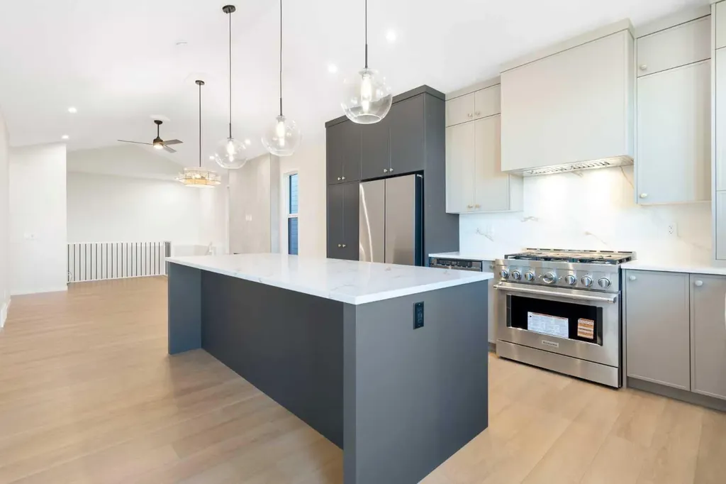 147 Marmot Grove NW Calgary AB T3R 2G4