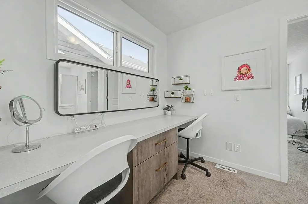 44 Auburn Glen Close SE Calgary AB T3M 2P4