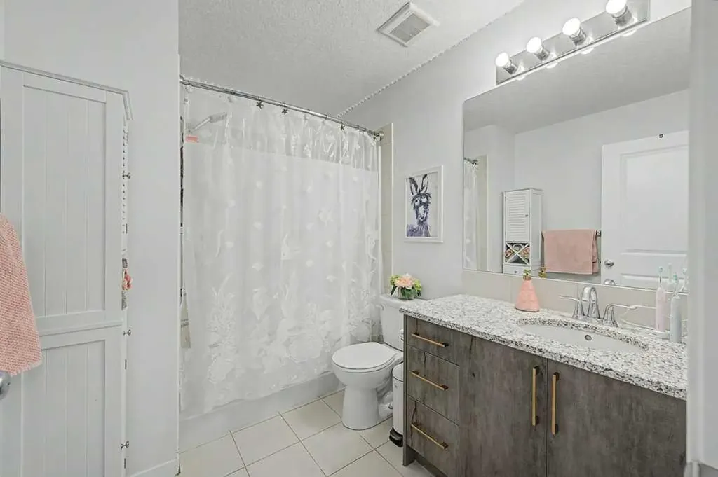 44 Auburn Glen Close SE Calgary AB T3M 2P4
