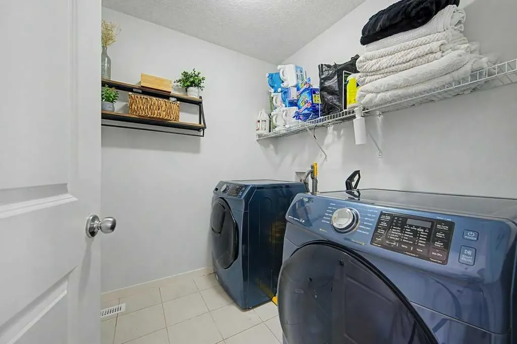 44 Auburn Glen Close SE Calgary AB T3M 2P4