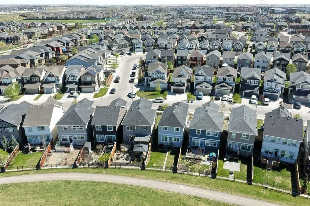44 Auburn Glen Close SE Calgary AB T3M 2P4