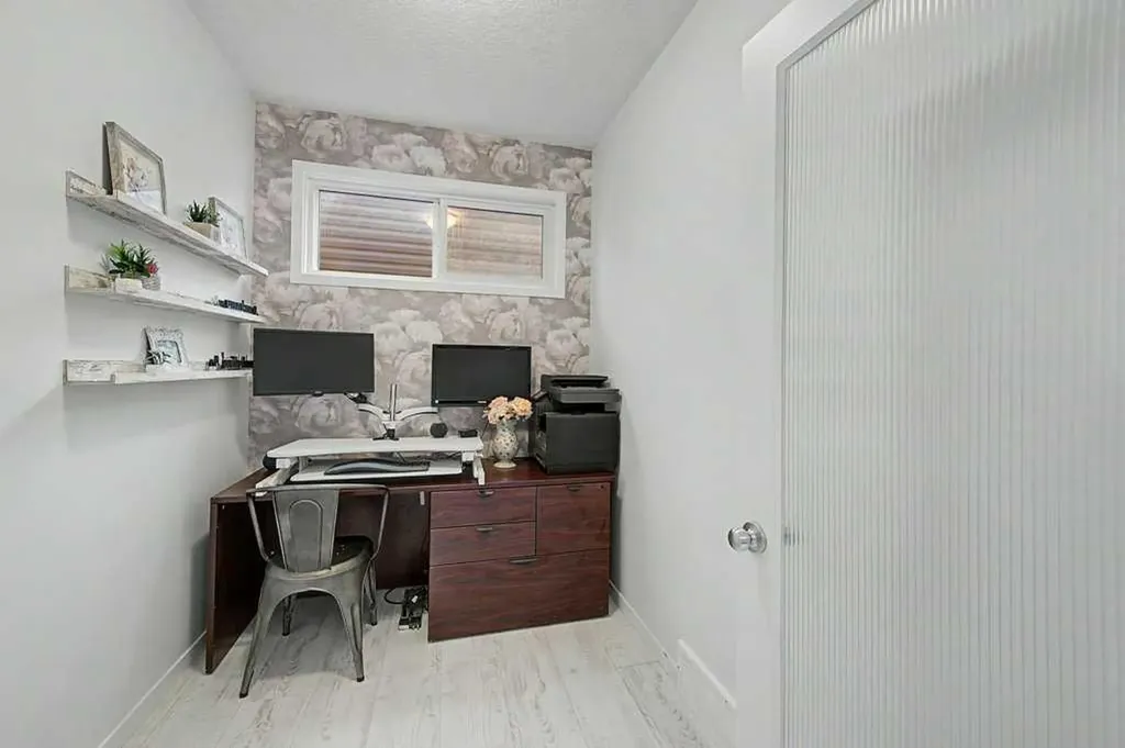 44 Auburn Glen Close SE Calgary AB T3M 2P4