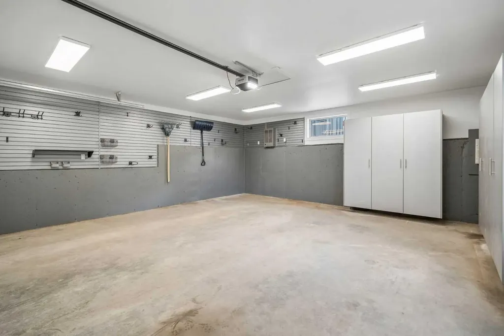 7224 Farrell Road SE Calgary AB T2H 0T6