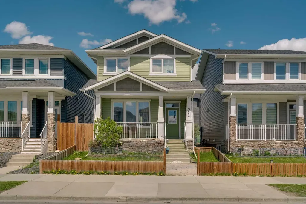552 Redstone Drive NE Calgary AB T3N 0R3