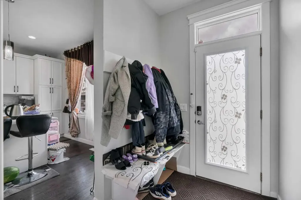 552 Redstone Drive NE Calgary AB T3N 0R3