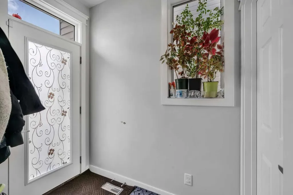 552 Redstone Drive NE Calgary AB T3N 0R3