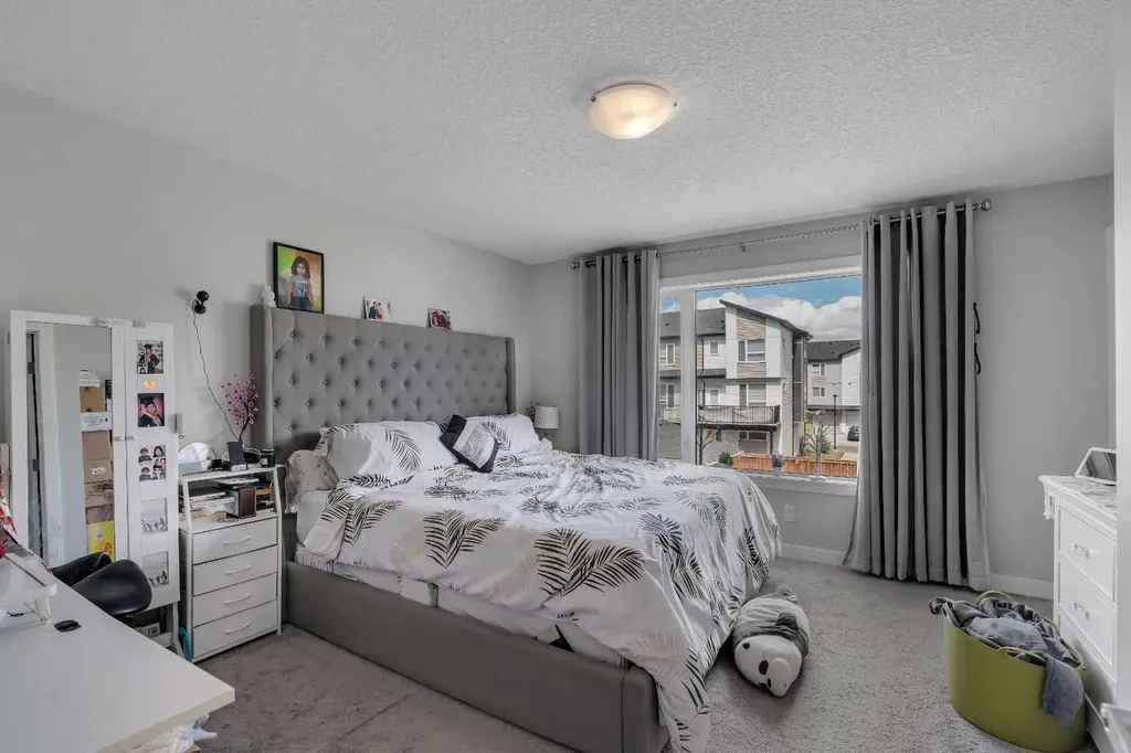 552 Redstone Drive NE Calgary AB T3N 0R3